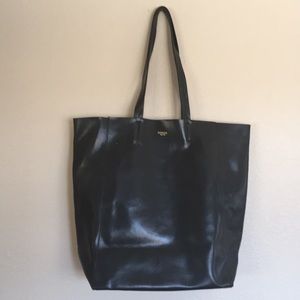 Black tote bag